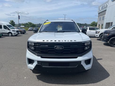 Used 2025 Ford Expedition Max Platinum w/ Stealth Appearance Package AWD/4WD image 8