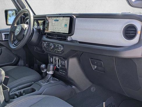 Used 2024 Jeep Gladiator Sport image 19