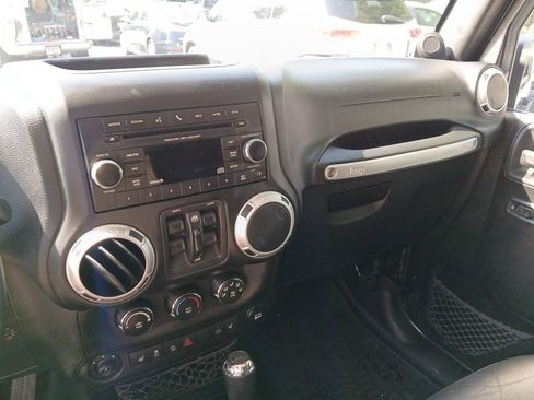 Used 2014 Jeep Wrangler Unlimited Rubicon w/ Connectivity Group AWD/4WD image 20