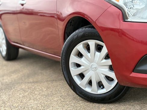 Used 2019 Nissan Versa SV image 8