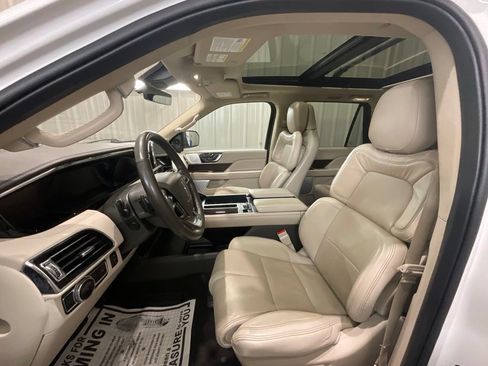 Used 2020 Lincoln Navigator Reserve w/ Luxury Package AWD/4WD image 11