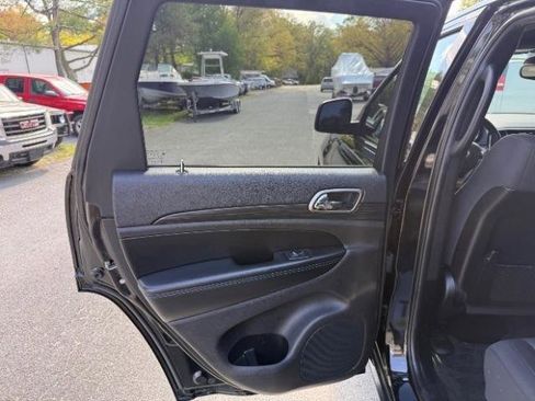Used 2019 Jeep Grand Cherokee Laredo image 17