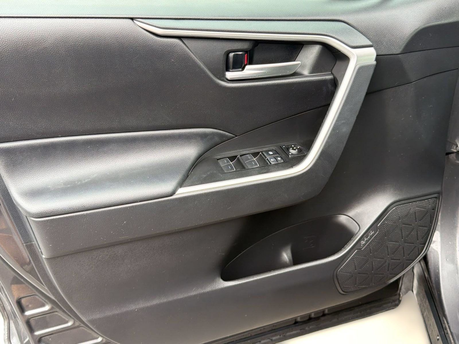Certified 2023 Toyota RAV4 XLE w/ Convenience Package FWD image 14
