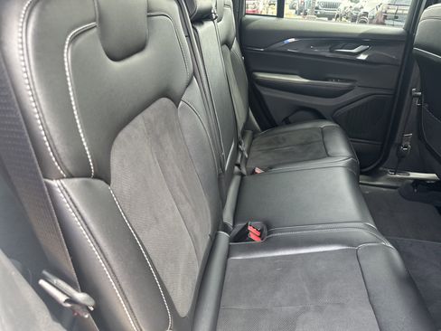 Used 2023 Jeep Grand Cherokee Altitude image 27