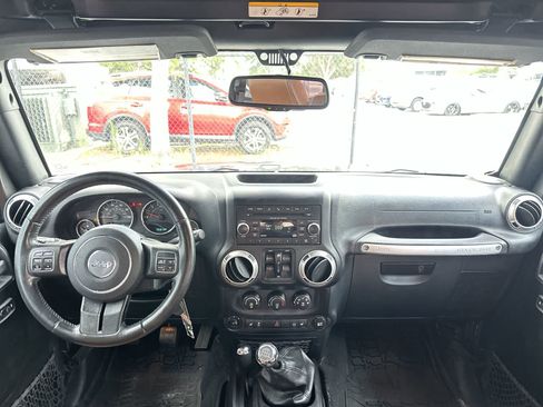 Used 2017 Jeep Wrangler Unlimited Sahara w/ Max Tow Package AWD/4WD image 20