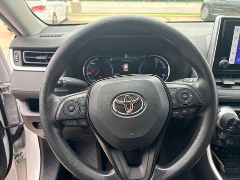 Used 2025 Toyota RAV4 XLE AWD/4WD image 16