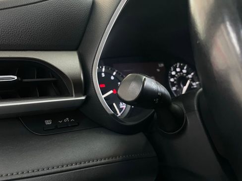 Used 2020 Toyota Highlander XLE image 37