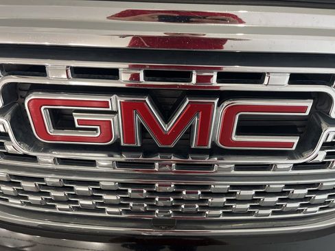 Used 2017 GMC Acadia Denali w/ Technology Package AWD/4WD image 37
