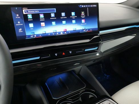 Used 2025 BMW 530i xDrive w/ Premium Package image 46