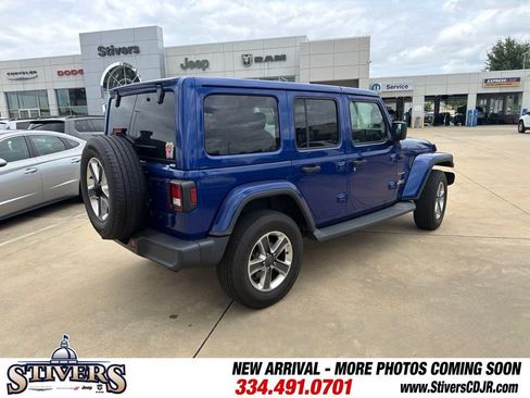 Used 2018 Jeep Wrangler Unlimited Sahara AWD/4WD image 10