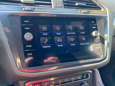 Used 2020 Volkswagen Tiguan SE R-Line image 20