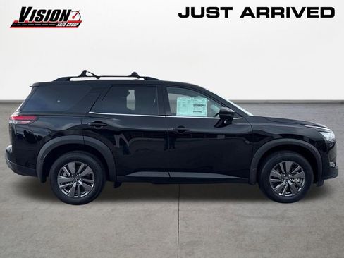 New 2025 Nissan Pathfinder SV w/ Black Appearance Package image 4