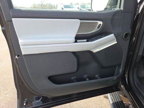 Used 2025 Ford Expedition Platinum w/ Driver's Package image 28