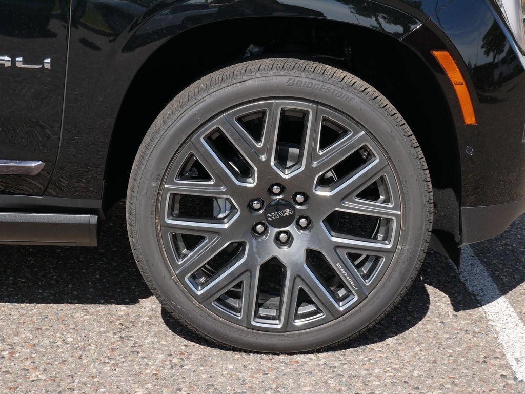 New 2026 GMC Yukon Denali Ultimate w/ LPO, Floor Liner Package AWD/4WD image 10