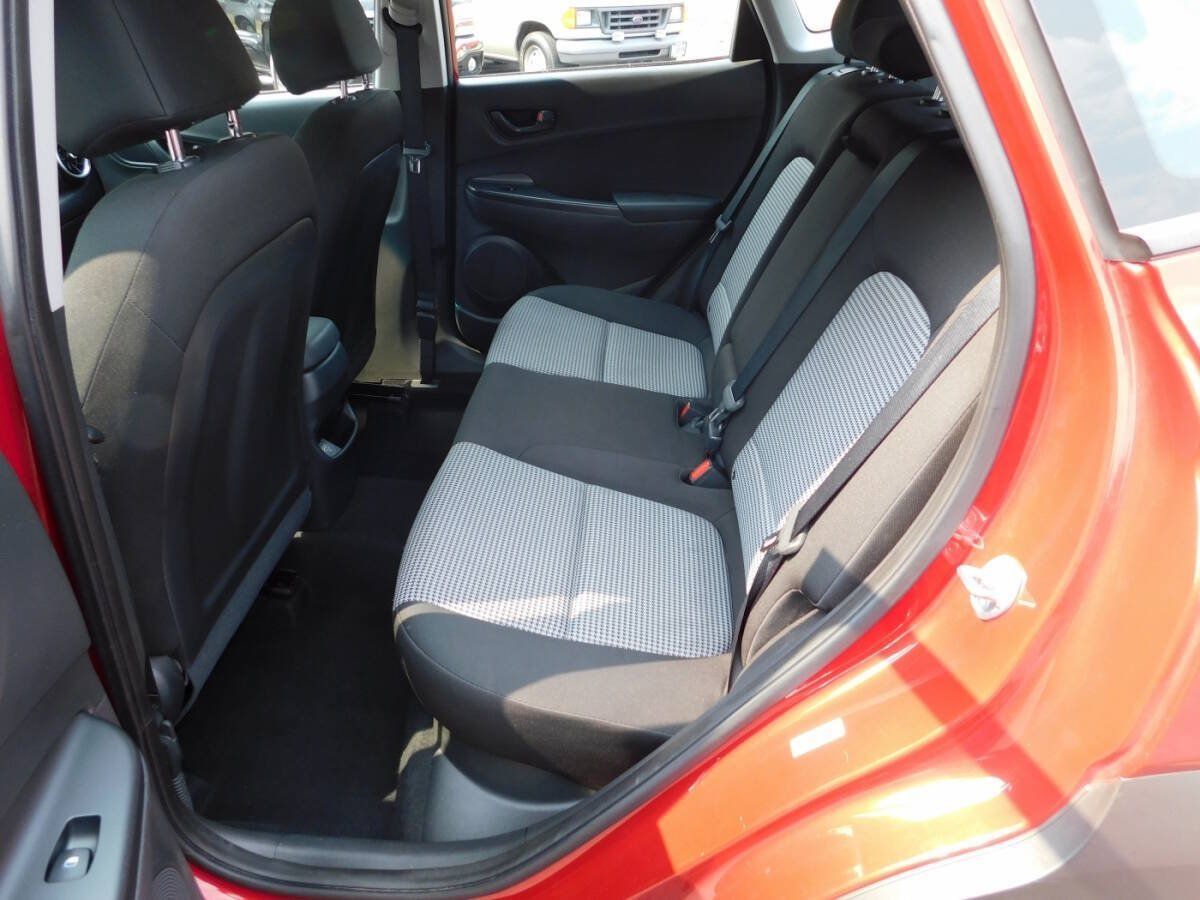 Used 2023 Hyundai Kona SE FWD image 5