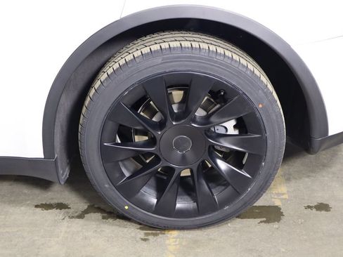 Used 2023 Tesla Model Y Long Range AWD/4WD image 46
