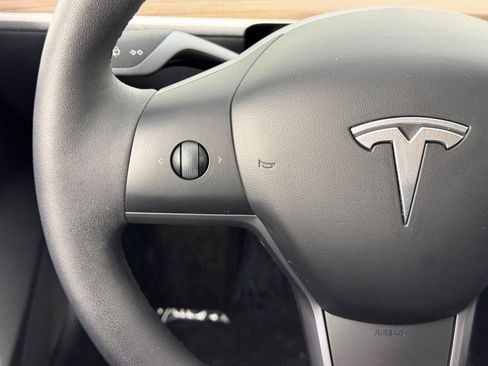 Used 2023 Tesla Model 3 Standard Range image 19