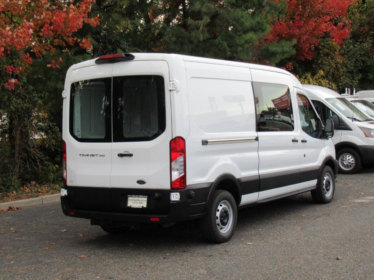 Used 2019 Ford Transit 250 148 Medium Roof RWD image 4