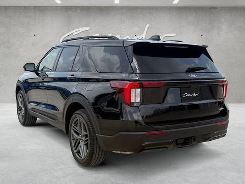 Used 2025 Ford Explorer ST-Line w/ ST-Line Street Pack AWD/4WD image 15