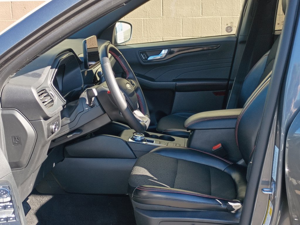 Used 2025 Ford Escape ST-Line AWD/4WD image 15