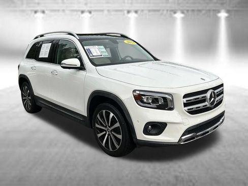Used 2023 Mercedes-Benz GLB 250 image 3
