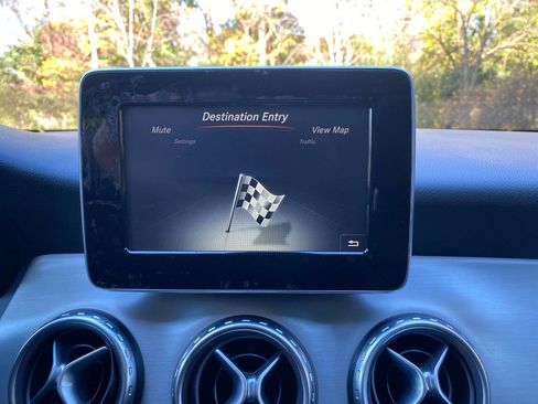 Used 2017 Mercedes-Benz GLA 250 4MATIC image 26