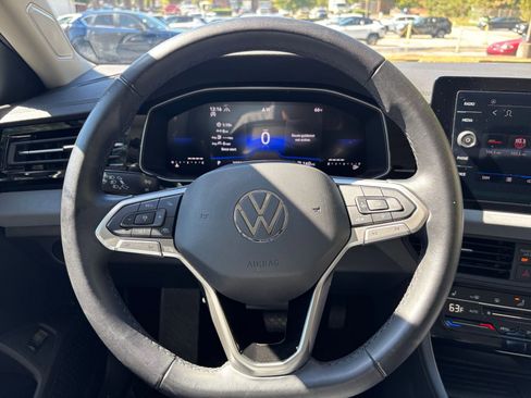 Used 2025 Volkswagen Jetta SE image 28