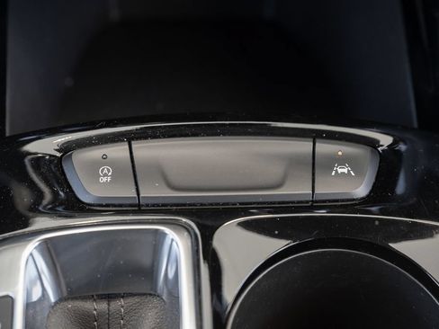 Used 2025 Chevrolet Trax LT FWD image 32