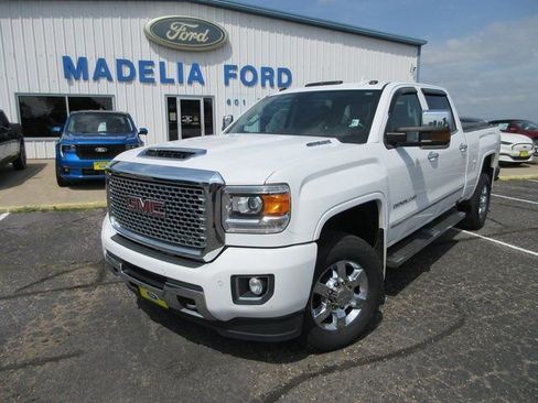 Used 2017 GMC Sierra 3500 Denali w/ Duramax Plus Package AWD/4WD image 4