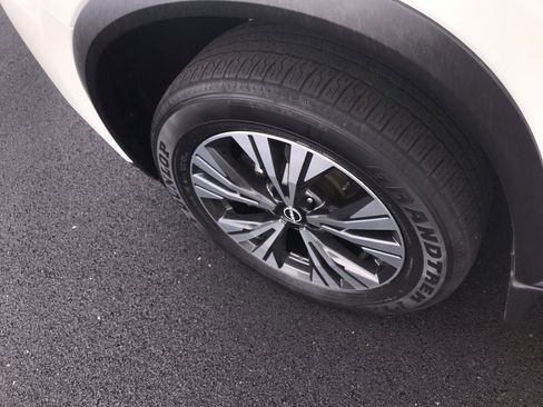 Used 2023 Nissan Rogue SV image 10