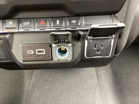 Used 2024 Chevrolet Silverado 1500 Custom image 22