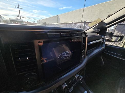 Used 2024 Ford F250 Platinum image 12