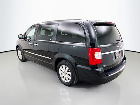 Used 2016 Chrysler Town & Country Touring w/ Driver Convenience Group image 6