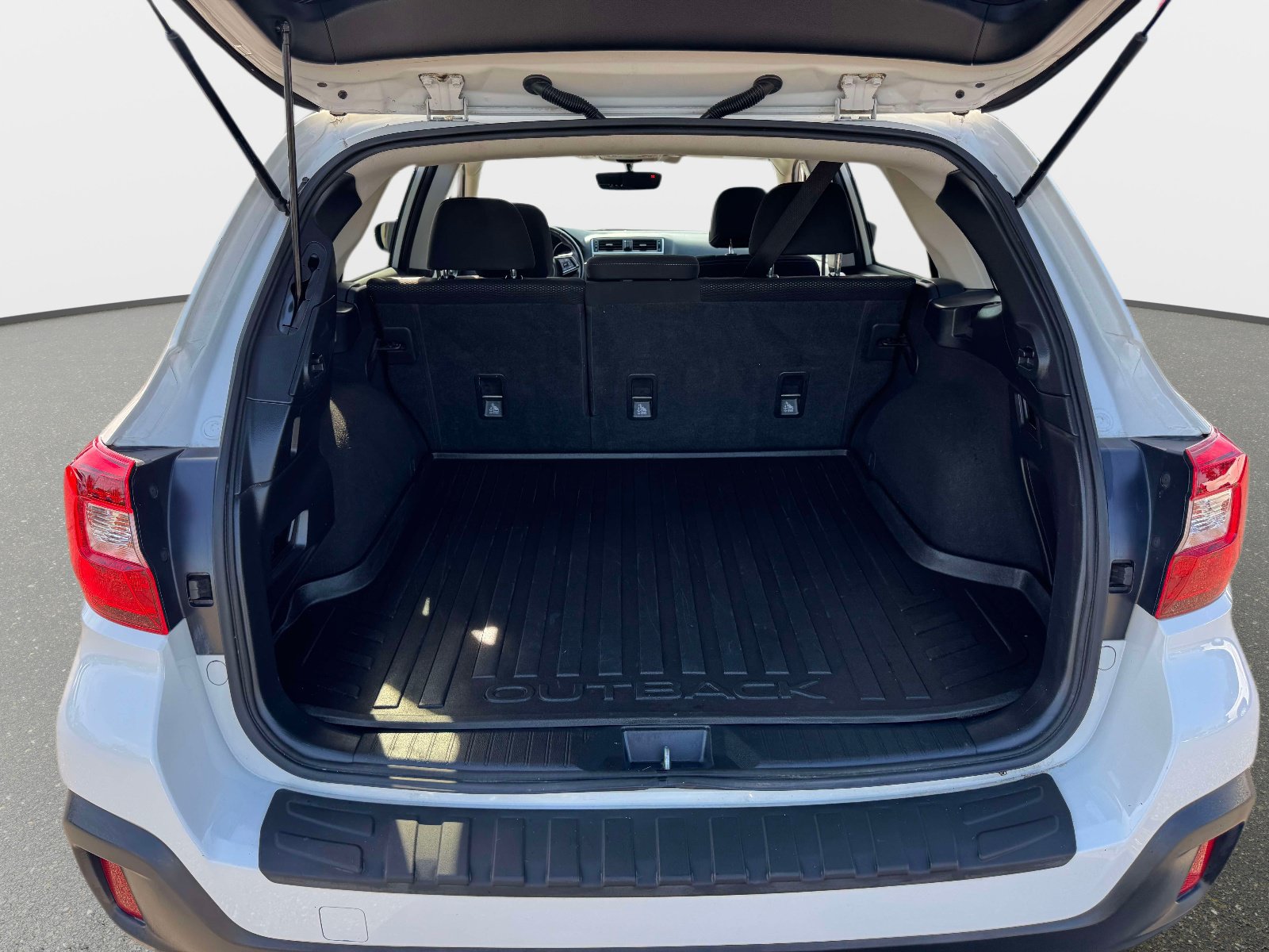 Used 2018 Subaru Outback 2.5i Premium AWD/4WD image 9