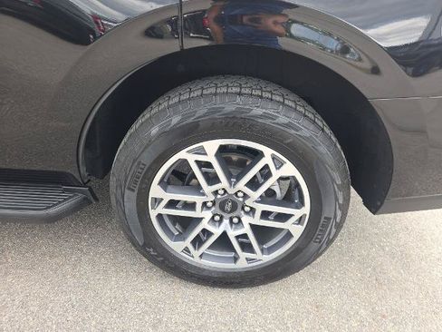Certified 2025 Ford Expedition Active AWD/4WD image 9