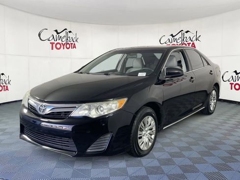 Used 2014 Toyota Camry LE image 4