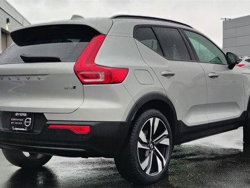 Certified 2025 Volvo XC40 B5 Plus image 3