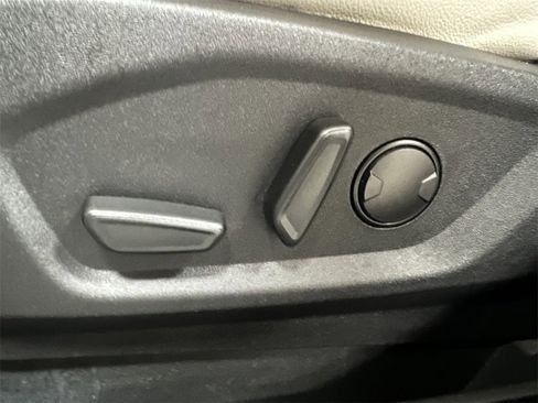 Used 2022 Ford Edge Titanium image 11