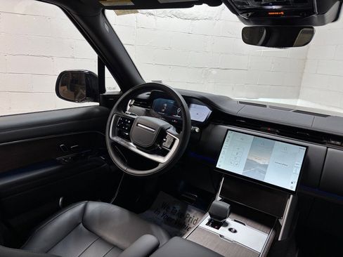 New 2025 Land Rover Range Rover Long Wheelbase SE image 34