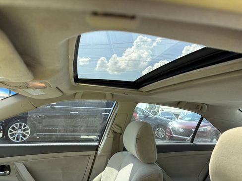 Used 2010 Toyota Camry LE FWD image 21