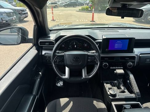 Used 2025 Toyota 4Runner SR5 AWD/4WD image 12