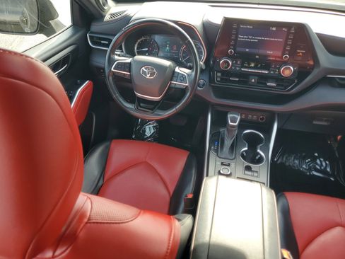 Certified 2022 Toyota Highlander XSE image 16