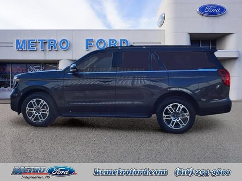 Certified 2025 Ford Expedition Active AWD/4WD image 6