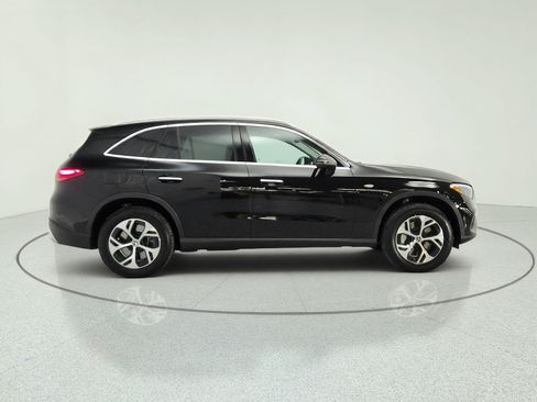 Used 2025 Mercedes-Benz GLC 350e 4MATIC image 4