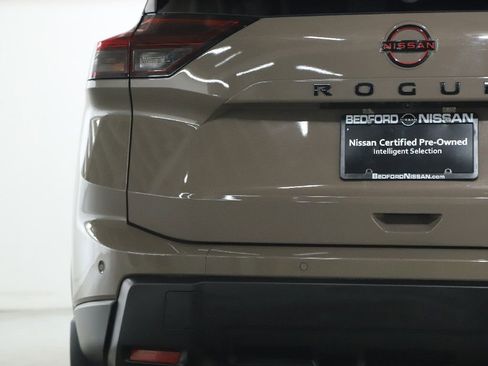 Certified 2025 Nissan Rogue SV image 42