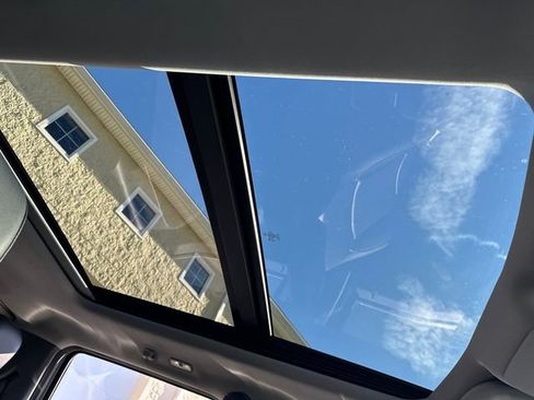 Used 2022 Ford F150 Lariat w/ Equipment Group 502A High image 16