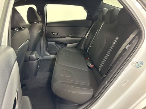 Used 2025 Hyundai Elantra SEL FWD image 18