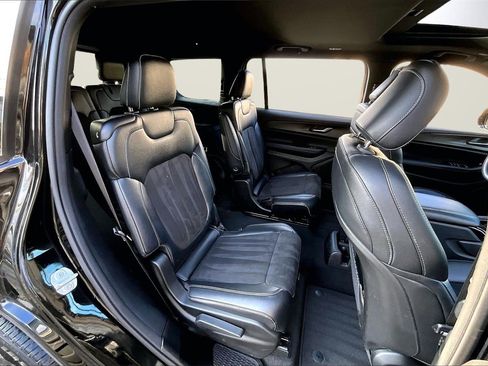 Certified 2023 Jeep Grand Cherokee L Laredo image 24