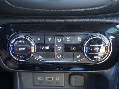 Used 2021 Buick Encore GX Essence AWD/4WD image 14