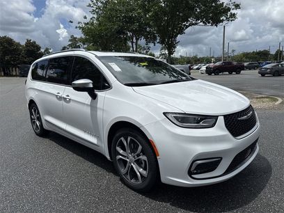 New 2025 Chrysler Pacifica Pinnacle